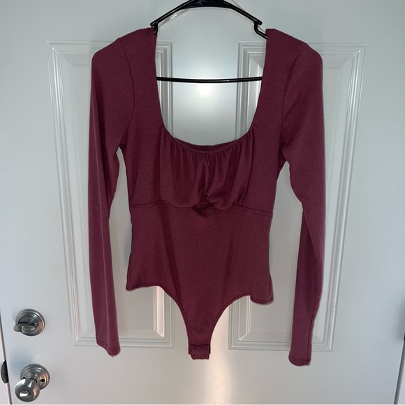 Le lis mauve long sleeve square neck bodysuit with open detail size small - Picture 1 of 9